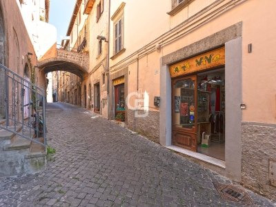 negozio in vendita a Viterbo in zona Centro Città