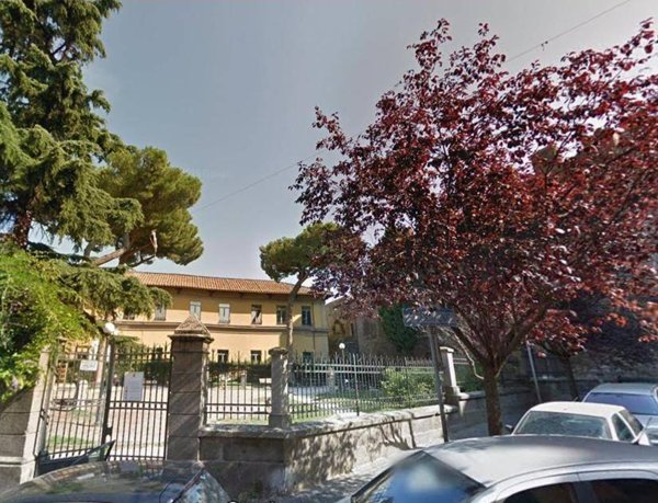 locale commerciale in vendita a Viterbo in zona Centro Città