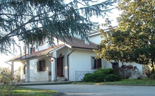 casa indipendente in vendita a Viterbo in zona Bagnaia