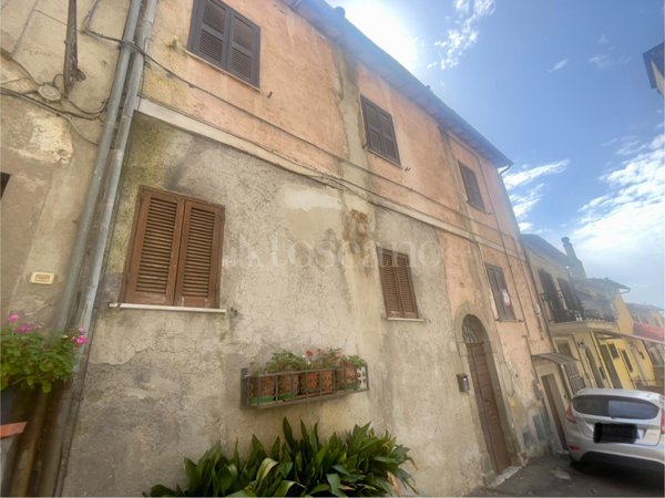 appartamento in vendita a Viterbo in zona San Martino al Cimino