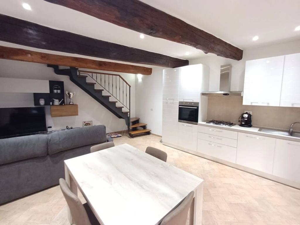 casa indipendente in vendita a Viterbo in zona Centro Città