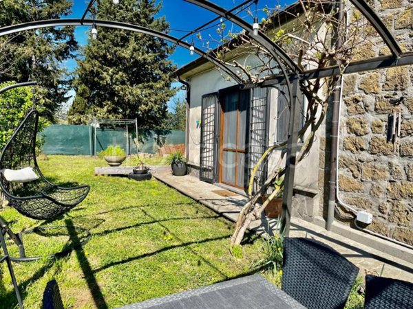 casa indipendente in vendita a Viterbo