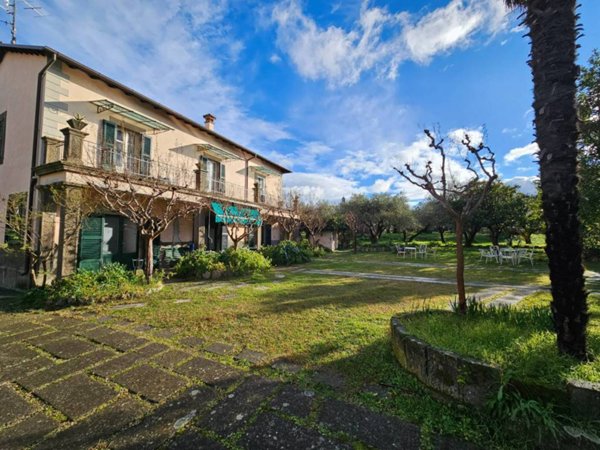 casa indipendente in vendita a Viterbo in zona Centro Città