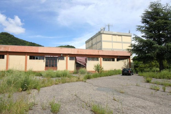 capannone in vendita a Viterbo in zona Bagni di Viterbo