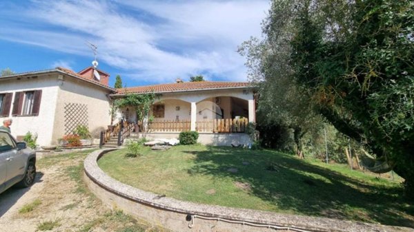 casa indipendente in vendita a Viterbo in zona Monterazzano