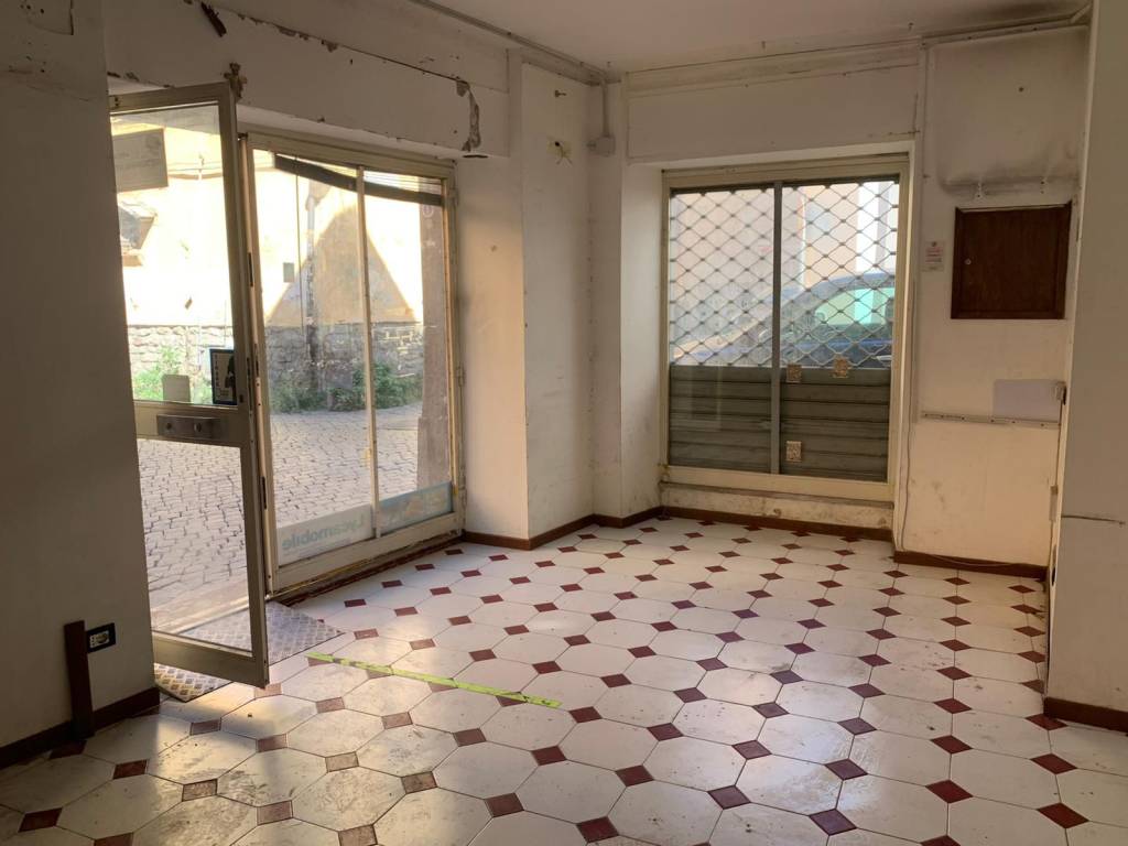 negozio in vendita a Viterbo in zona Centro Città