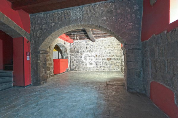 locale commerciale in vendita a Viterbo