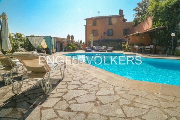 casa indipendente in vendita a Viterbo