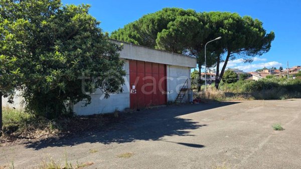 locale commerciale in vendita a Viterbo in zona Grotte Santo Stefano