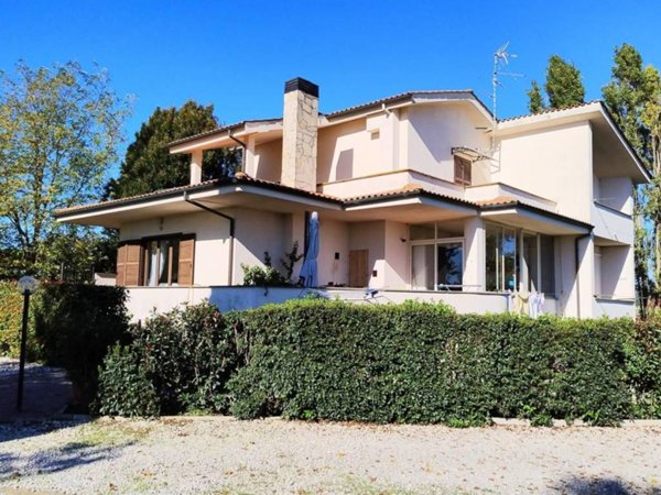 casa indipendente in vendita a Viterbo in zona Monterazzano