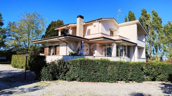 casa indipendente in vendita a Viterbo in zona Monterazzano