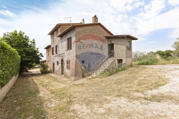 casa indipendente in vendita a Viterbo in zona San Martino al Cimino