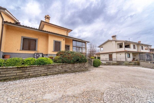 casa indipendente in vendita a Viterbo in zona Belcolle
