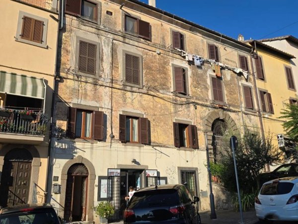 appartamento in vendita a Viterbo in zona Tobia