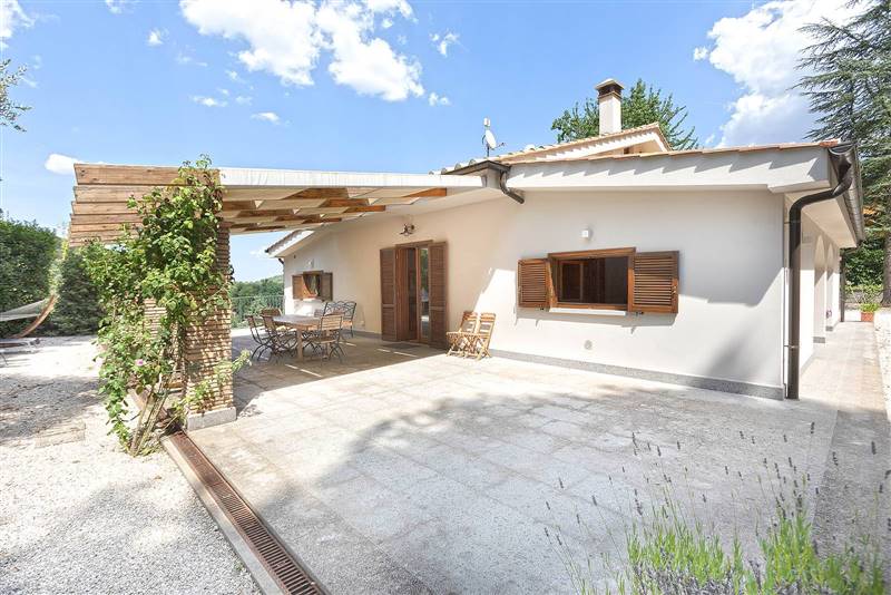casa indipendente in vendita a Viterbo in zona Bagnaia