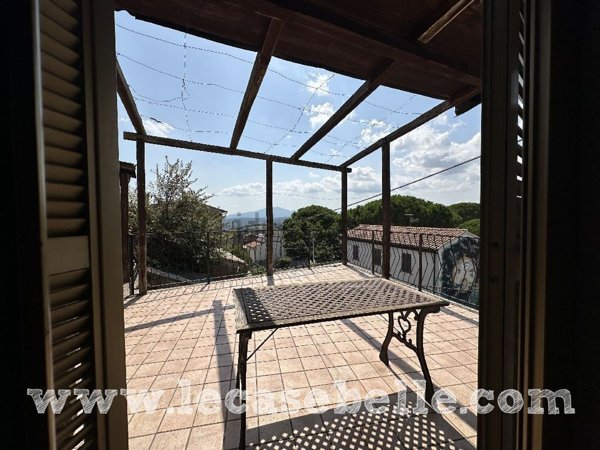 appartamento in vendita a Viterbo in zona Roccalvecce