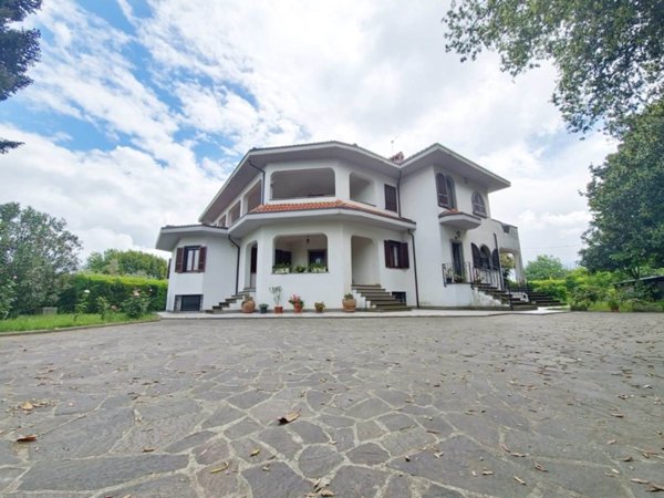 casa indipendente in vendita a Viterbo