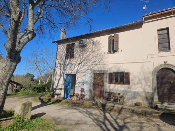 casa indipendente in vendita a Viterbo