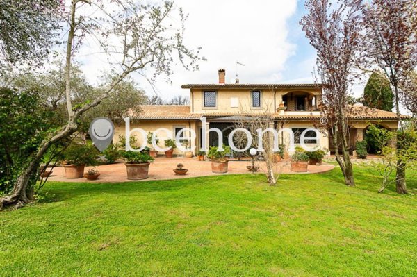 casa indipendente in vendita a Viterbo