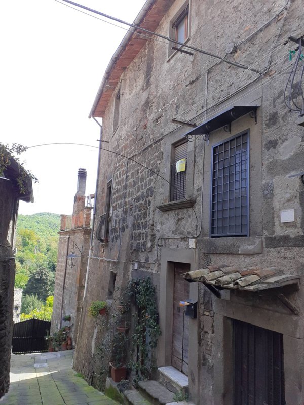 casa indipendente in vendita a Viterbo in zona Bagnaia