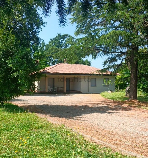 casa indipendente in vendita a Viterbo in zona San Martino al Cimino