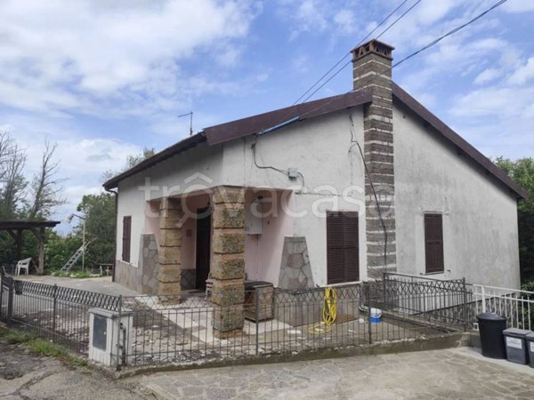casa indipendente in vendita a Viterbo