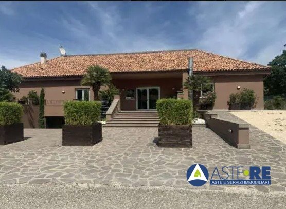 capannone in vendita a Viterbo in zona Bagnaia