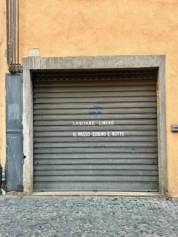 locale di sgombero in vendita a Viterbo in zona Centro Città