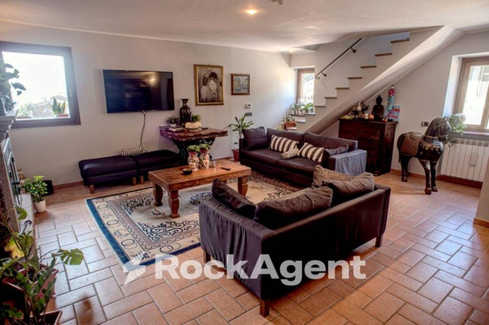 appartamento in vendita a Viterbo in zona Roccalvecce