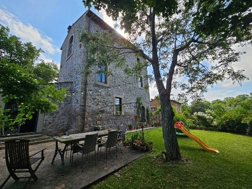 casa indipendente in vendita a Viterbo in zona Tobia