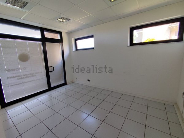 locale commerciale in vendita a Viterbo