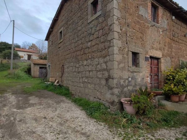 casa indipendente in vendita a Viterbo in zona Castel d'Asso