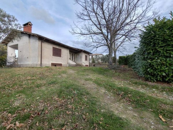 casa indipendente in vendita a Viterbo in zona Centro Città
