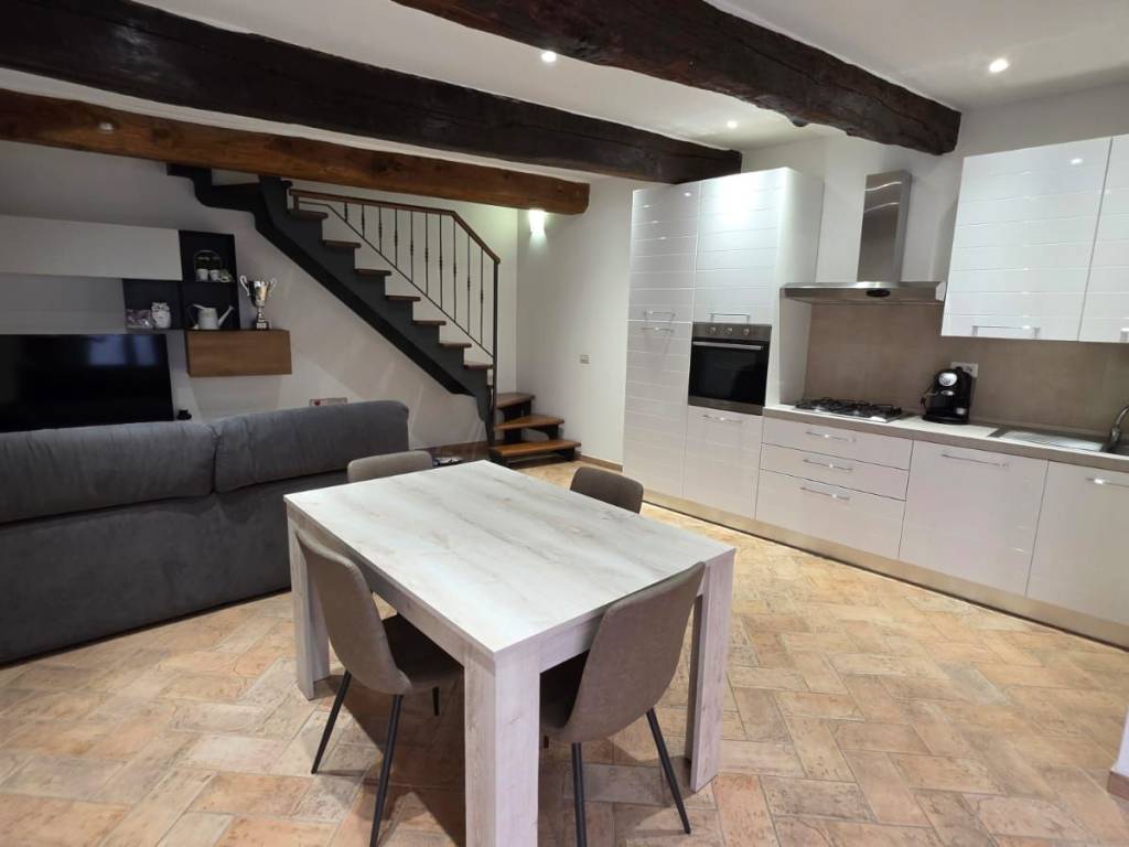 casa indipendente in vendita a Viterbo in zona Centro Città