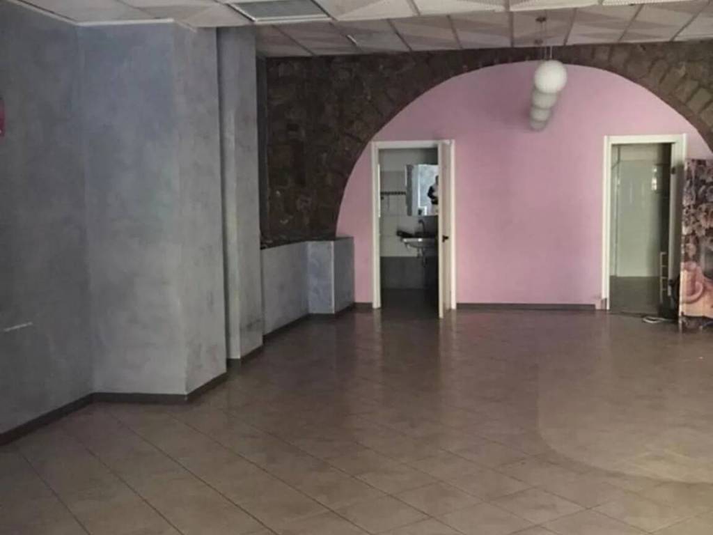 negozio in vendita a Viterbo in zona Centro Città