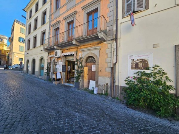 locale di sgombero in vendita a Viterbo in zona Centro Città
