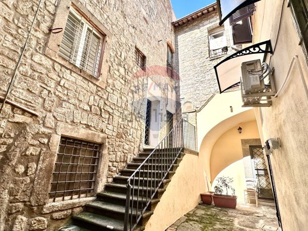 appartamento in vendita a Viterbo in zona Centro Città
