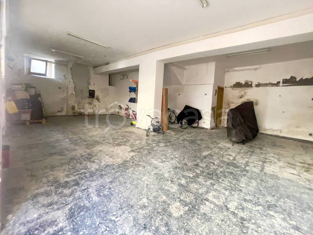 locale di sgombero in vendita a Viterbo