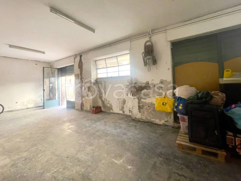 locale di sgombero in vendita a Viterbo