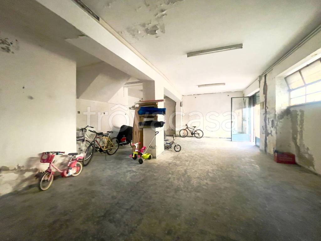 locale di sgombero in vendita a Viterbo in zona Centro Città