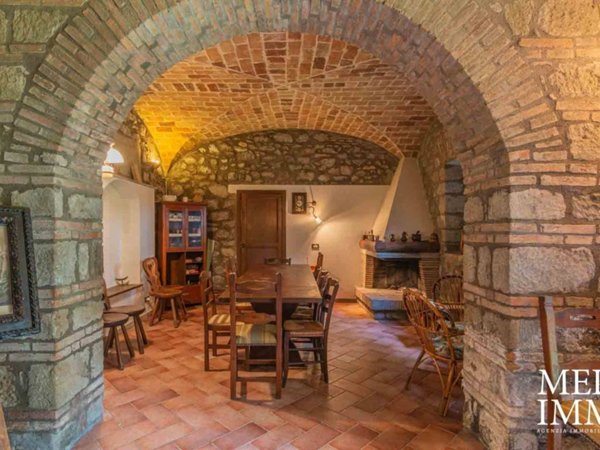 casa indipendente in vendita a Viterbo in zona San Martino al Cimino