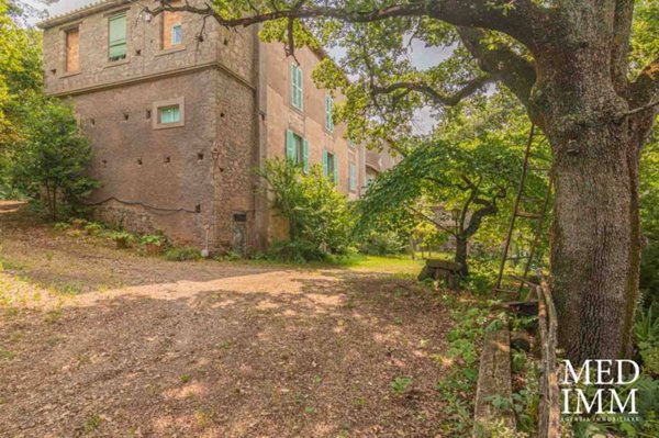 casa indipendente in vendita a Viterbo in zona San Martino al Cimino