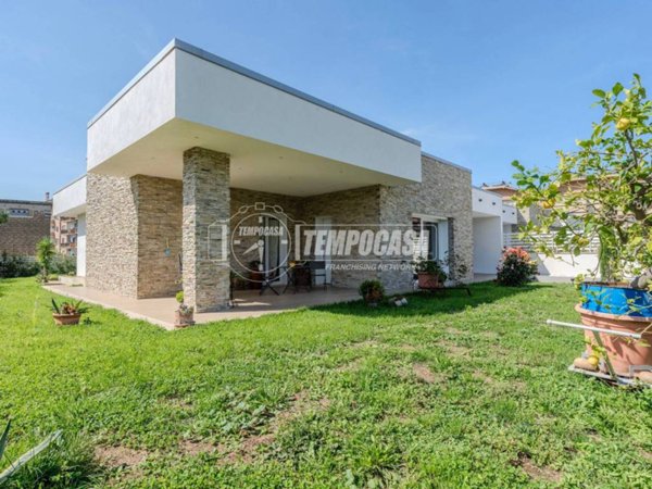 casa indipendente in vendita a Viterbo