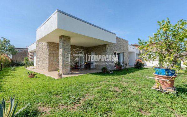 casa indipendente in vendita a Viterbo