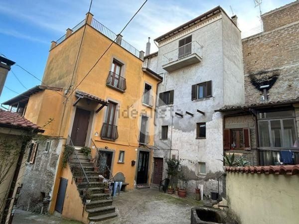 appartamento in vendita a Viterbo in zona Bagnaia