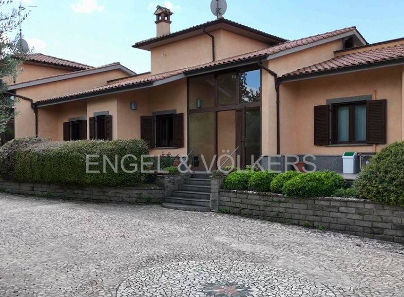 casa indipendente in vendita a Viterbo
