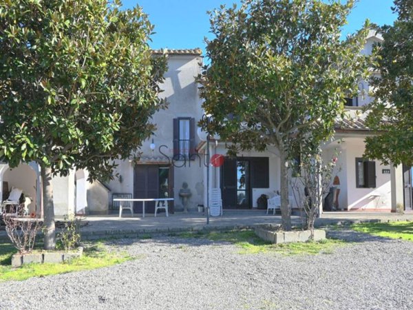 casa indipendente in vendita a Viterbo in zona San Martino al Cimino