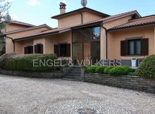 casa indipendente in vendita a Viterbo in zona Centro Città