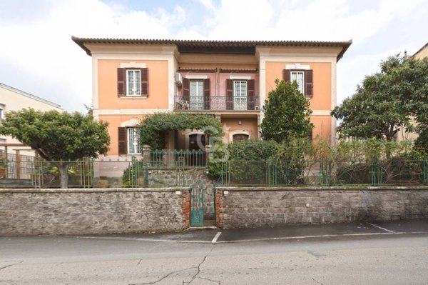 casa indipendente in vendita a Viterbo in zona Centro Città