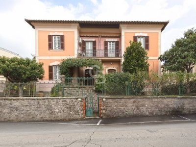 casa indipendente in vendita a Viterbo in zona Centro Città